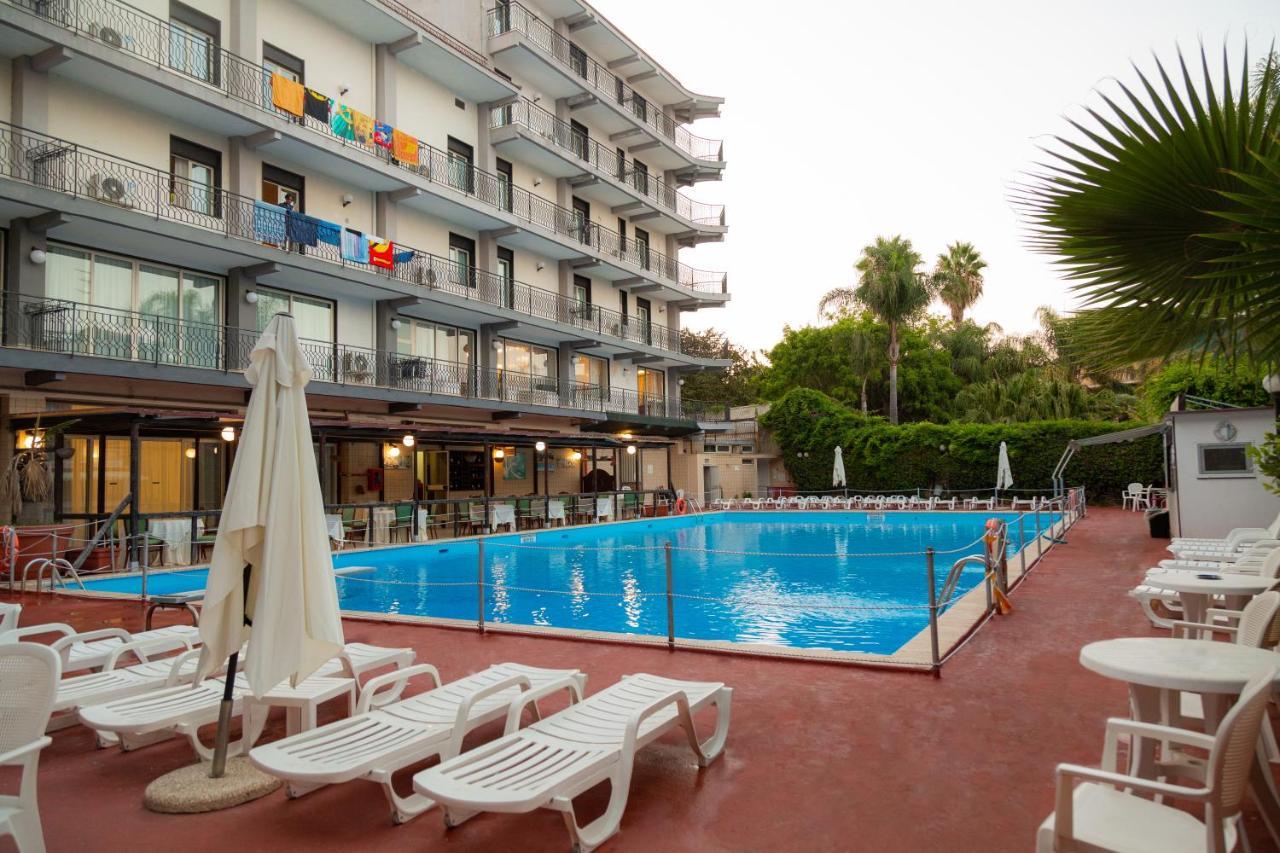 Wave Hotel Acireale Exteriör bild